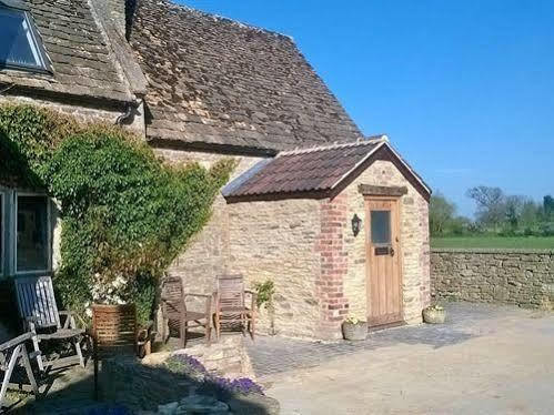 Battens Farm Cottages - B&B And Self-Catering Accommodation Yatton Keynell Exterior photo